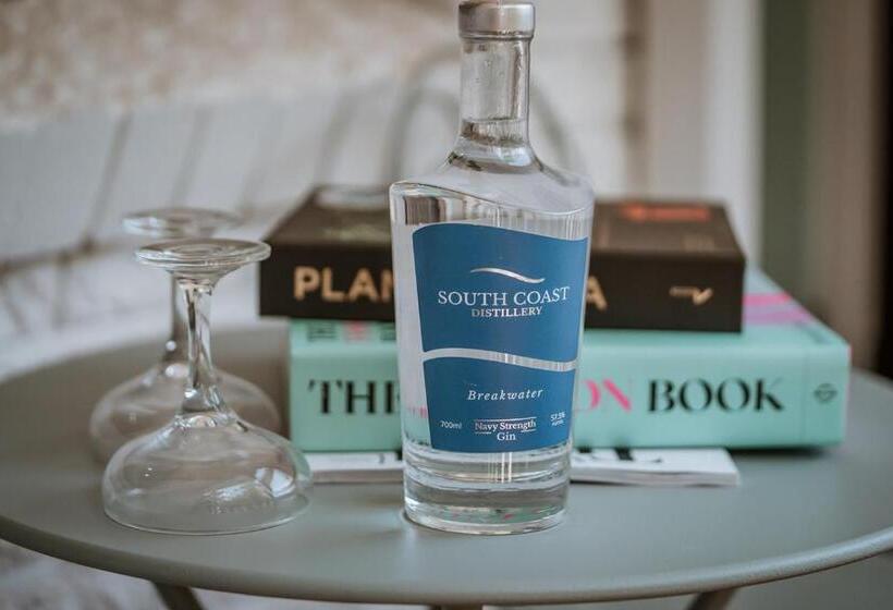 Отель The Lodge Jamberoo