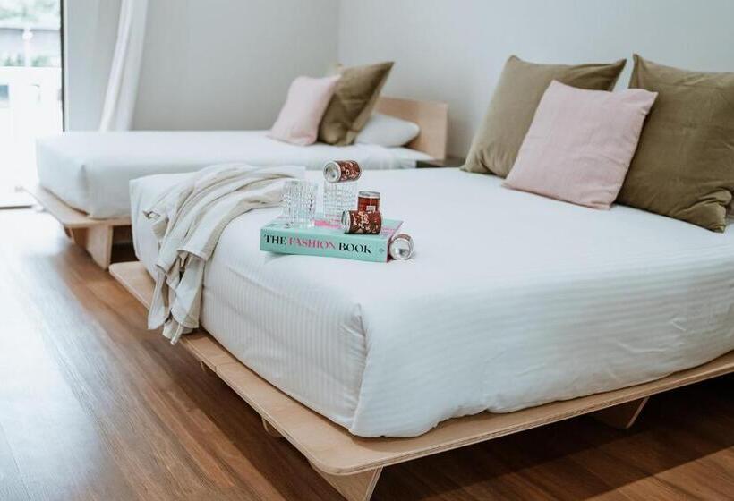 Отель The Lodge Jamberoo