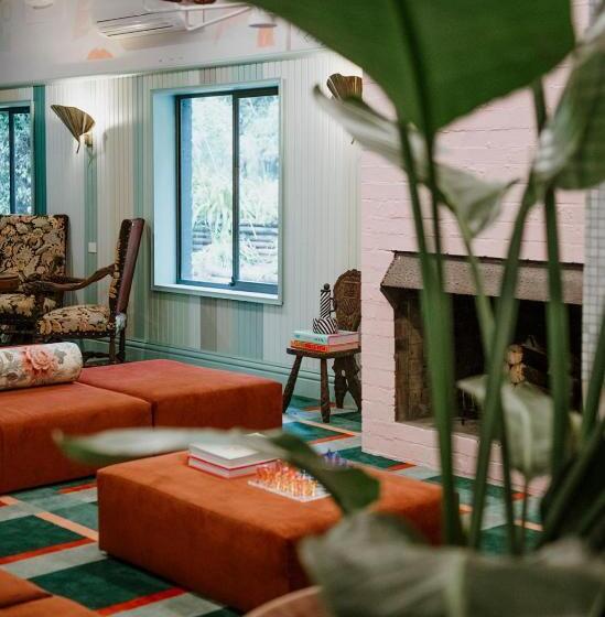 Отель The Lodge Jamberoo