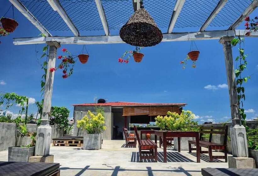 Colombo Beach Hostel