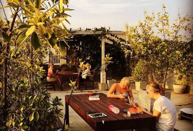 Colombo Beach Hostel