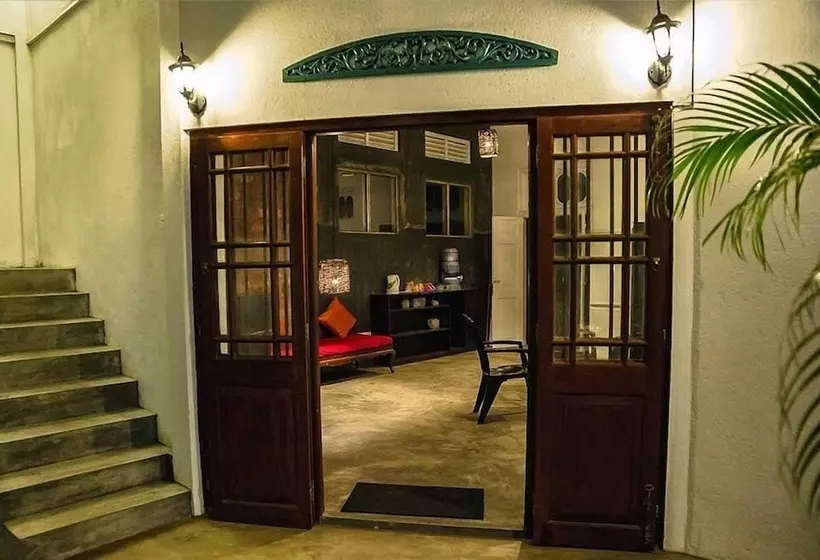 Colombo Beach Hostel