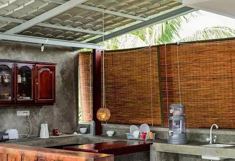 Colombo Beach Hostel