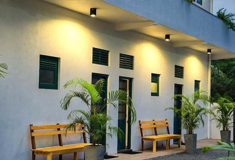 Colombo Beach Hostel