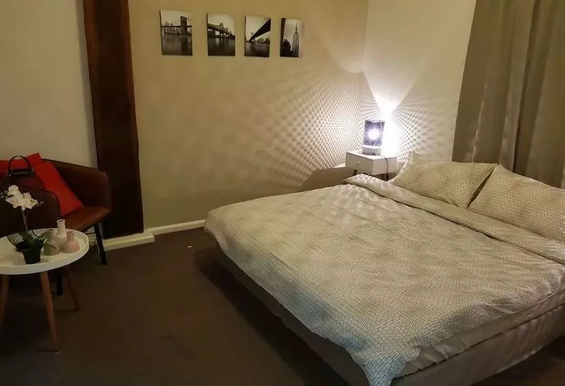 Darling Harbour Apartment