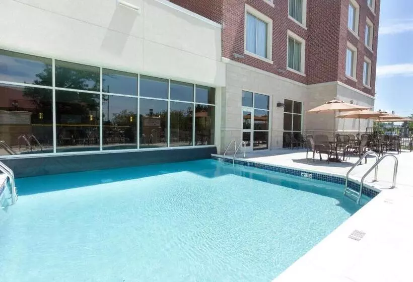 בית מלון כפרי Drury Inn & Suites Grand Rapids