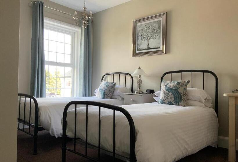 בית מלון כפרי The Red Lion Inn