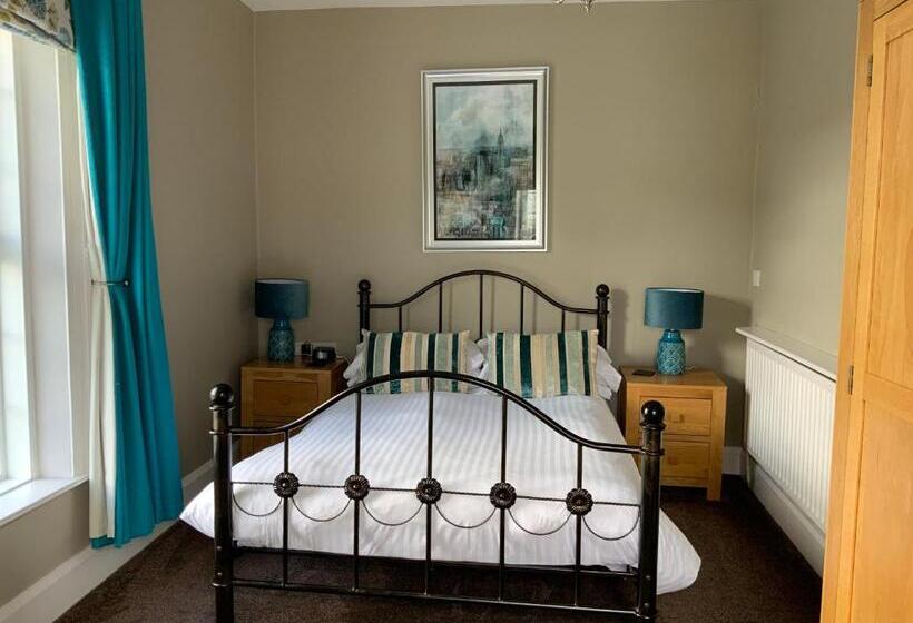 בית מלון כפרי The Red Lion Inn