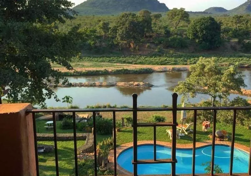 호텔 River House Lodge