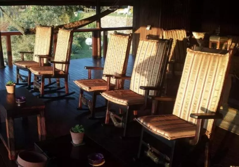 호텔 River House Lodge