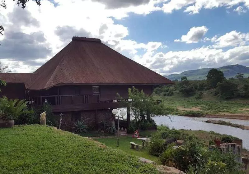 호텔 River House Lodge