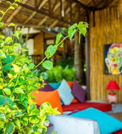 Hotel Secret Garden Beach Resort