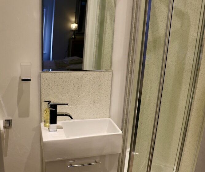 בית מלון כפרי The Granby