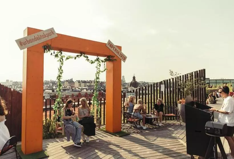 호텔 With Urban Deli