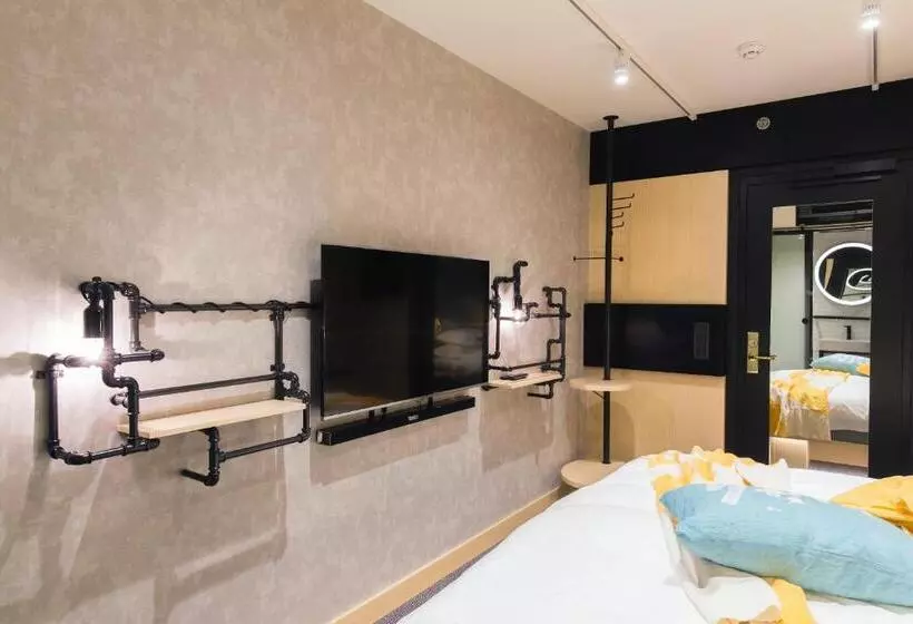 호텔 With Urban Deli