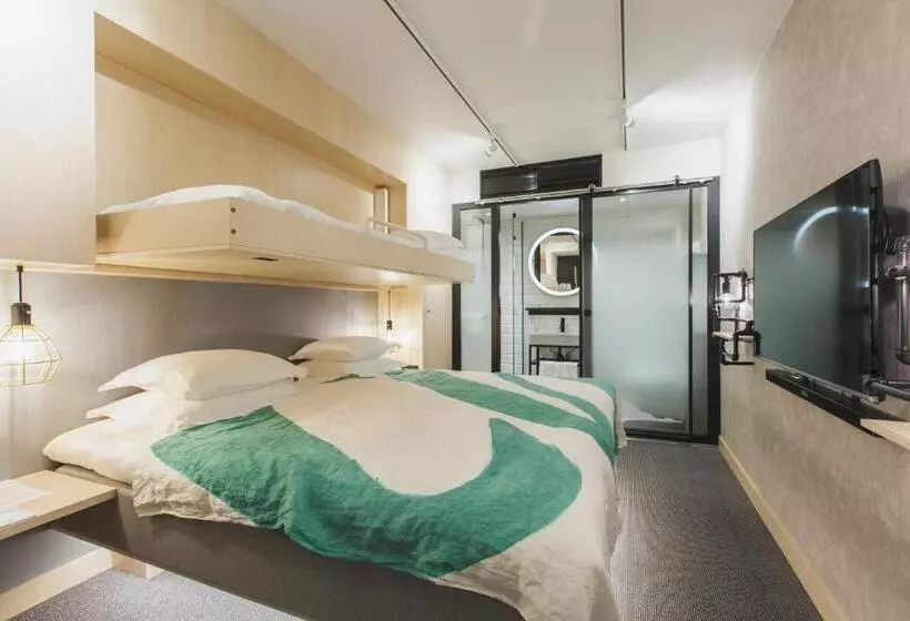 호텔 With Urban Deli