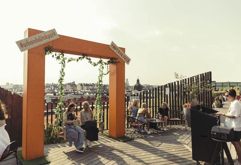 호텔 With Urban Deli