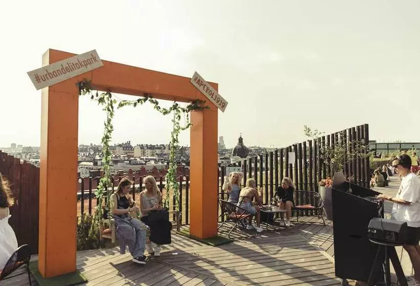 호텔 With Urban Deli