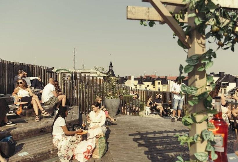 호텔 With Urban Deli