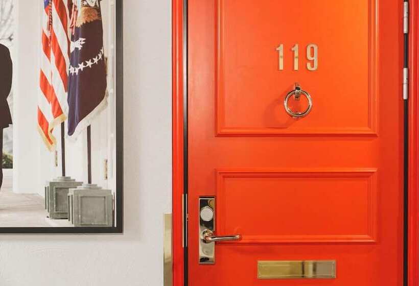 호텔 With Urban Deli