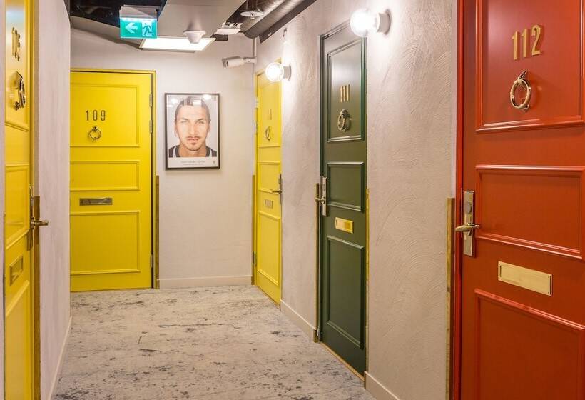 호텔 With Urban Deli