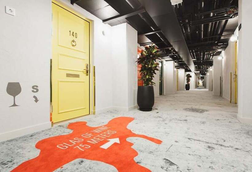 호텔 With Urban Deli