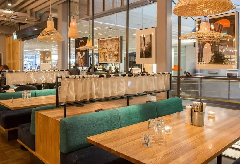 호텔 With Urban Deli