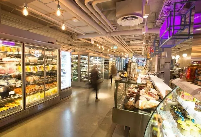 호텔 With Urban Deli