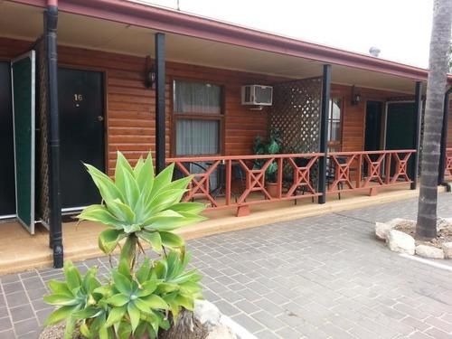 모텔 Bronco Motor Inn