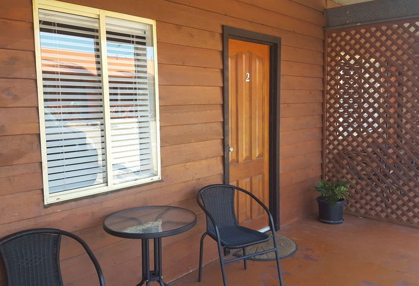 모텔 Bronco Motor Inn