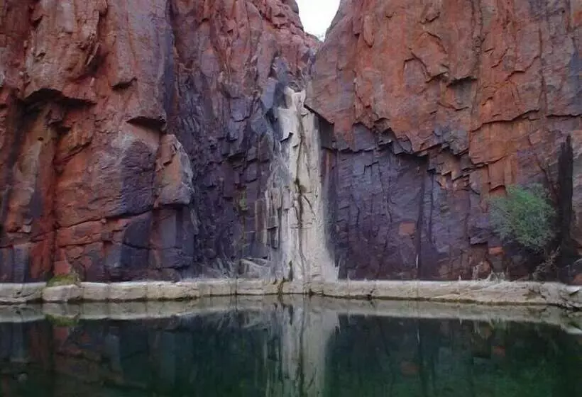 فندق على الطريق Point Samson Resort