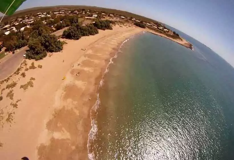 فندق على الطريق Point Samson Resort