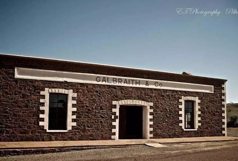 فندق على الطريق Point Samson Resort