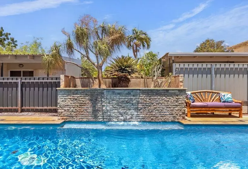 فندق على الطريق Point Samson Resort