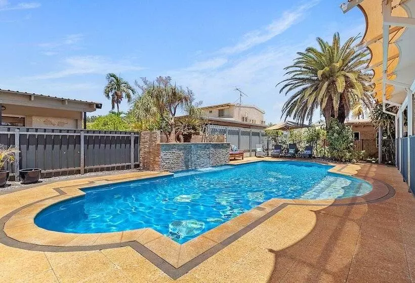 فندق على الطريق Point Samson Resort