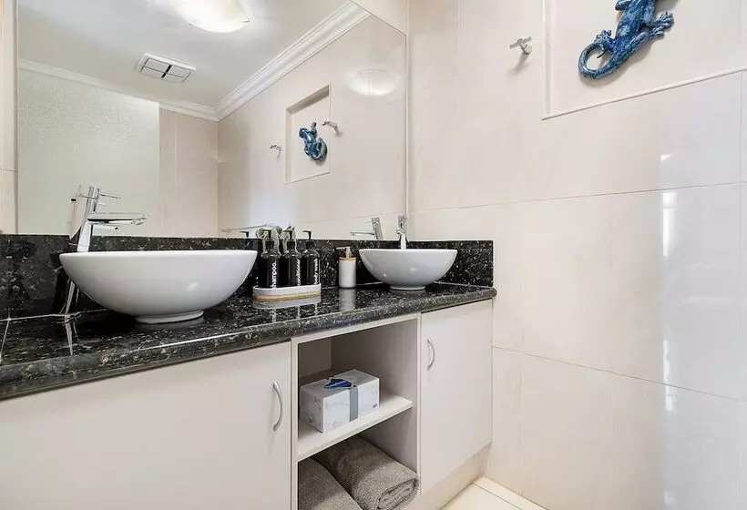 فندق على الطريق Point Samson Resort