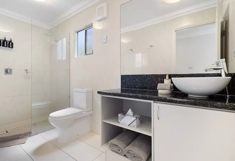 فندق على الطريق Point Samson Resort