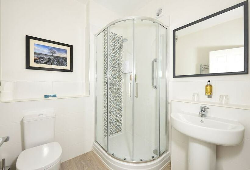 بنسيون Newfield Hall