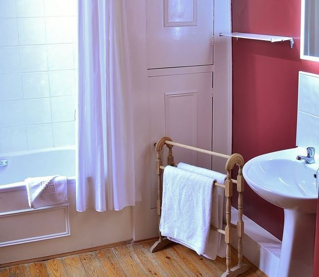 تختخواب و صبحانه The Hazelwood