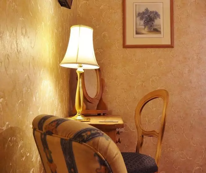 민박 The Hazelwood