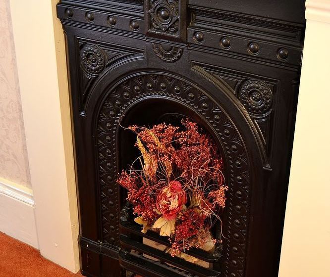 تختخواب و صبحانه The Hazelwood