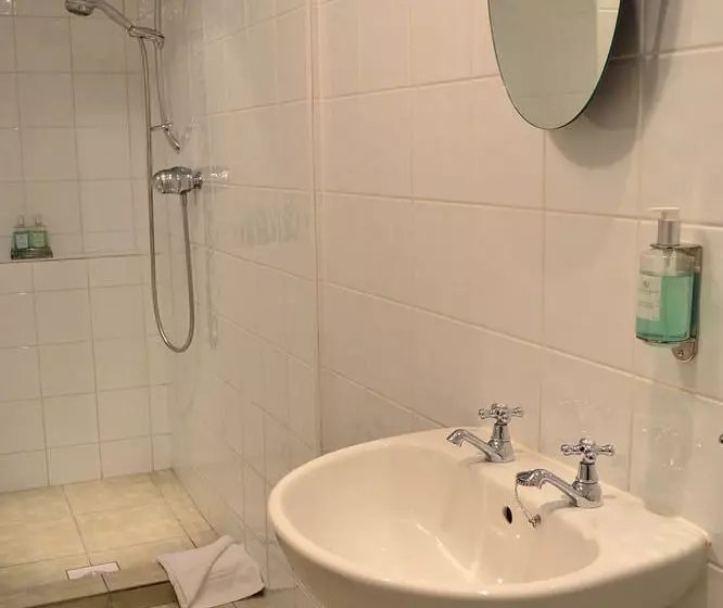 민박 The Hazelwood