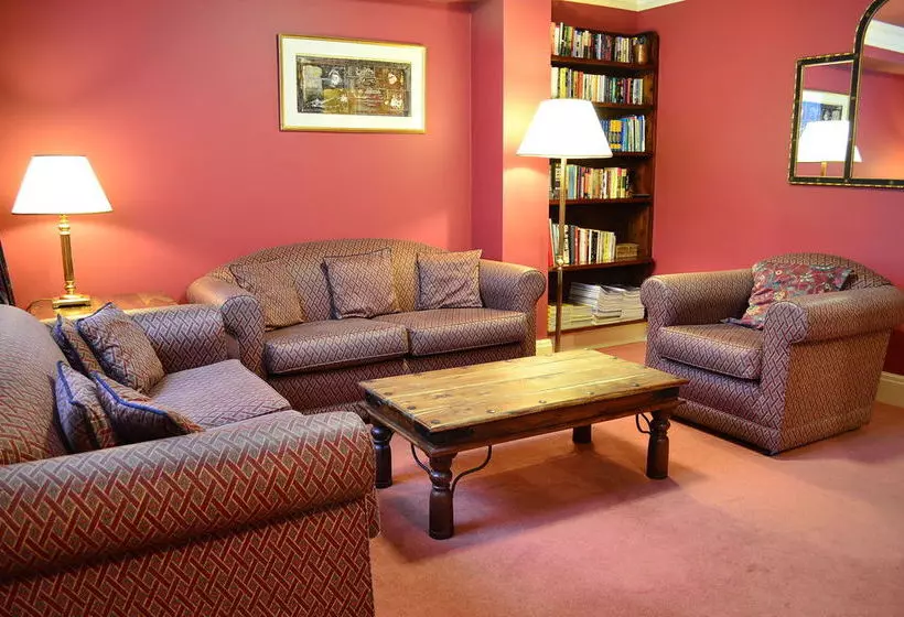 민박 The Hazelwood