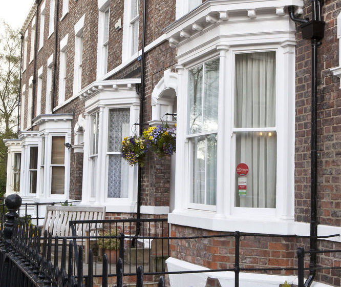 تختخواب و صبحانه The Hazelwood