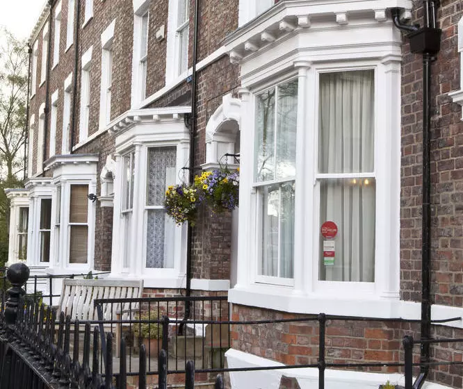 민박 The Hazelwood