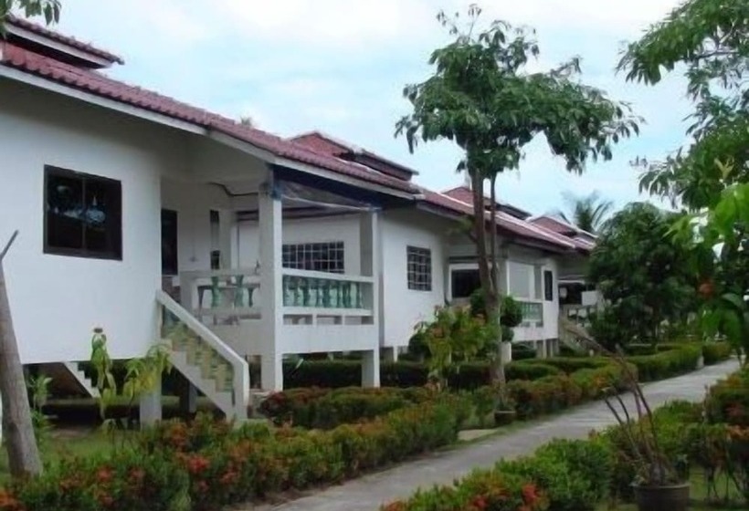 渡假胜地 New Sunrise Village Bang Po Beach