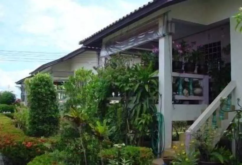 استراحتگاه New Sunrise Village Bang Po Beach