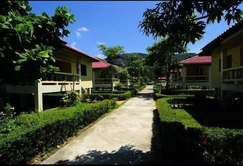 استراحتگاه New Sunrise Village Bang Po Beach