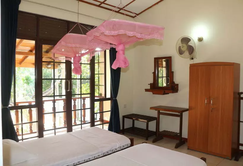 Bed and Breakfast Sayuru Inn