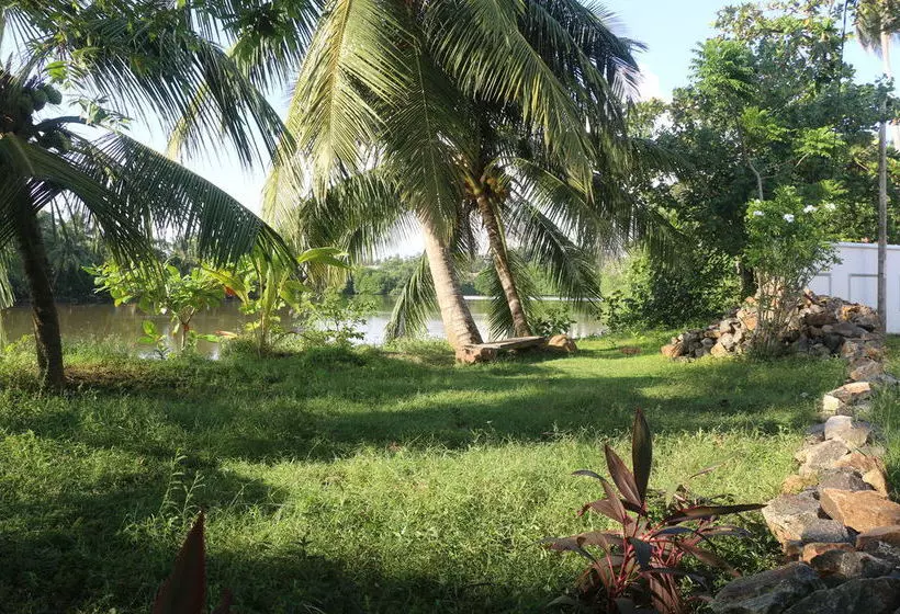 Bed and Breakfast Sayuru Inn